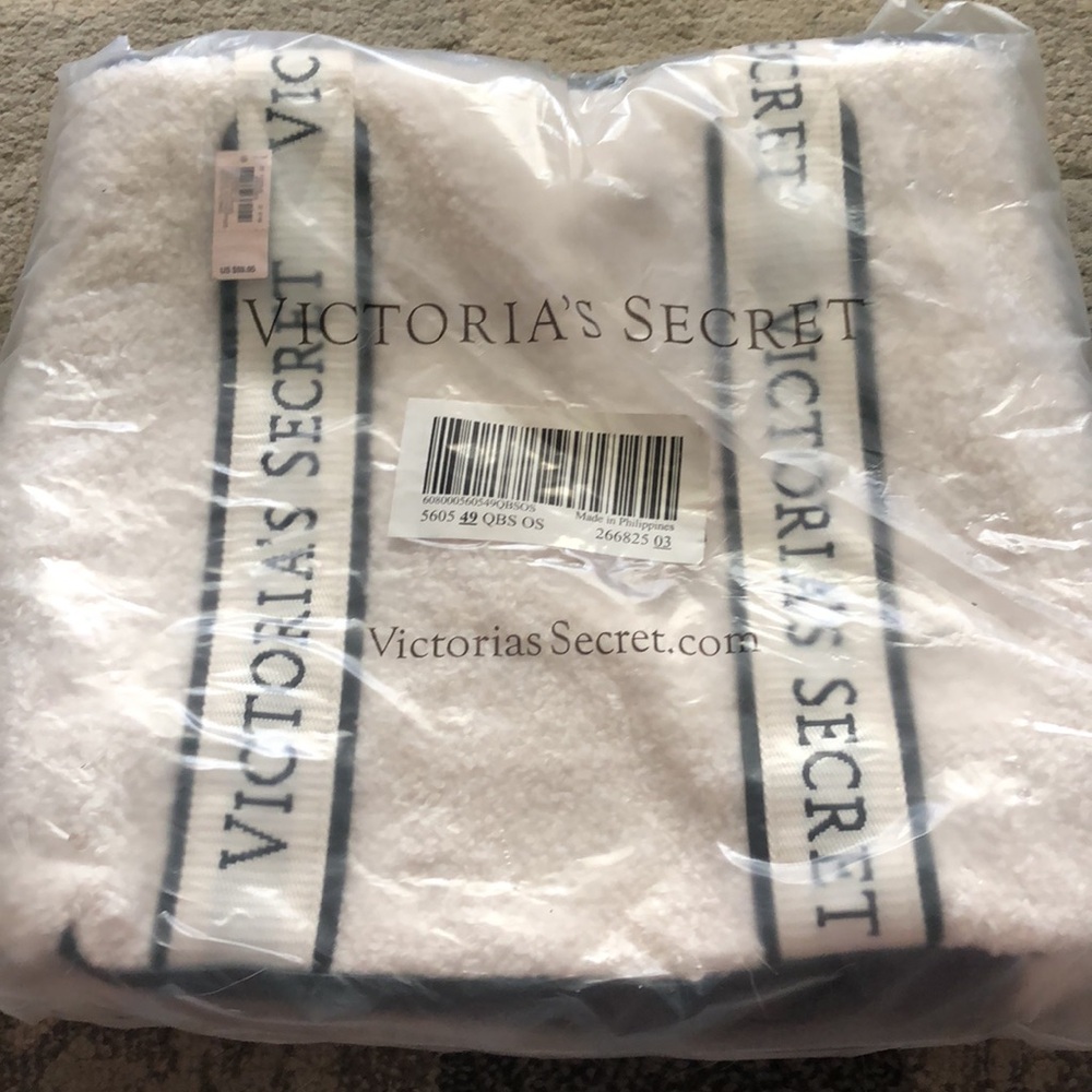 White Victoria’s Secret bag - Picture 2 of 4
